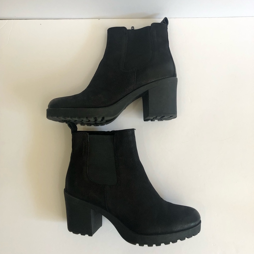 Vagabond Grace black Nubuck Chelsea ankle boots. - Picture 5 of 10